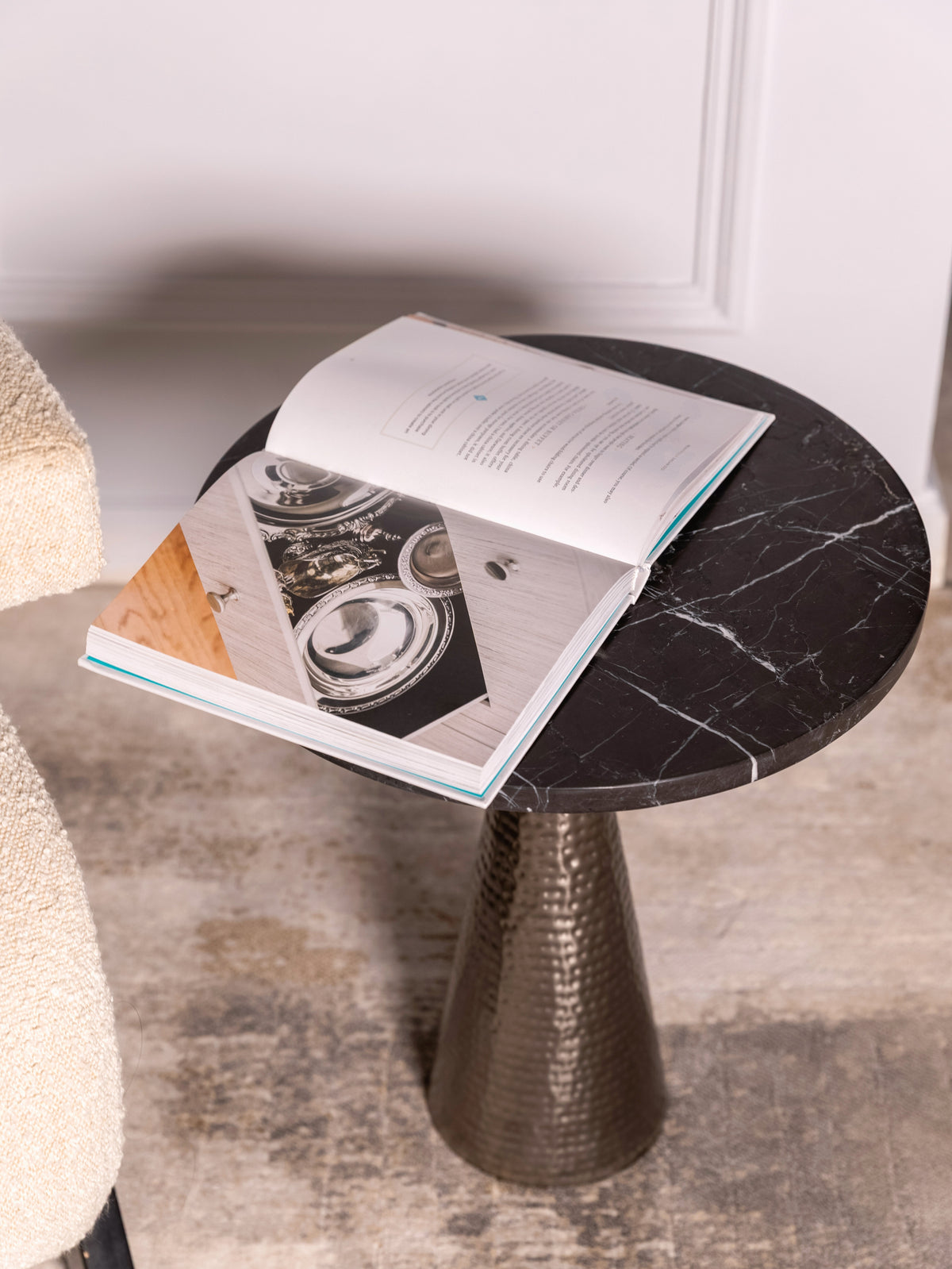 Noir Marquina Sculpt Side Table – 16" x 18"
